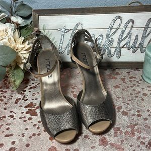 NWOT mods platform heels
